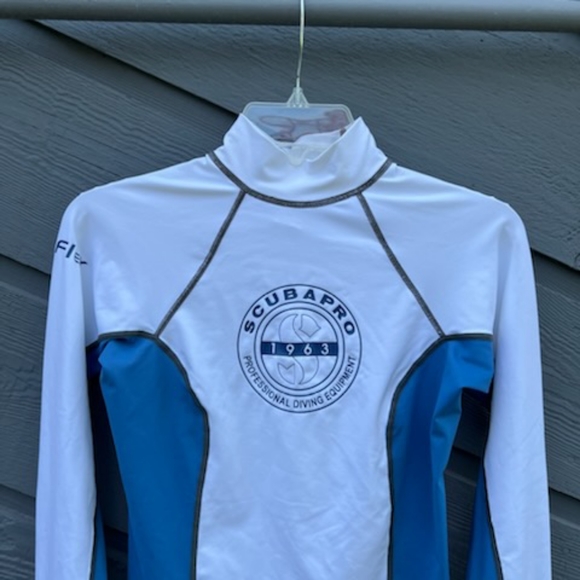SCUBAPRO TALL NECK RASHGUARD NWT LONG SLEEVE UPF 50 MEDIUM BLUE & WHITE - Picture 13 of 16